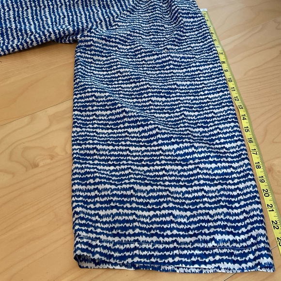 Tucker Silk Blend Women’s Blouse Size XL Blue White Blurred Stripes Pearl Button - Picture 10 of 10